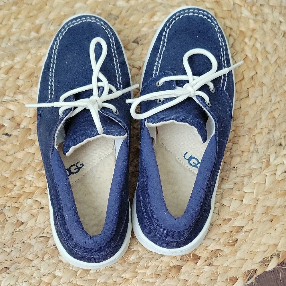 UGG Kids Moccasins in Navy and Cream